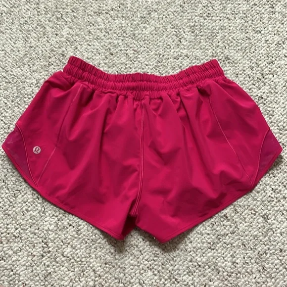 Lululemon Hotty Hot LR 2.5” Shorts - Picture 5 of 5